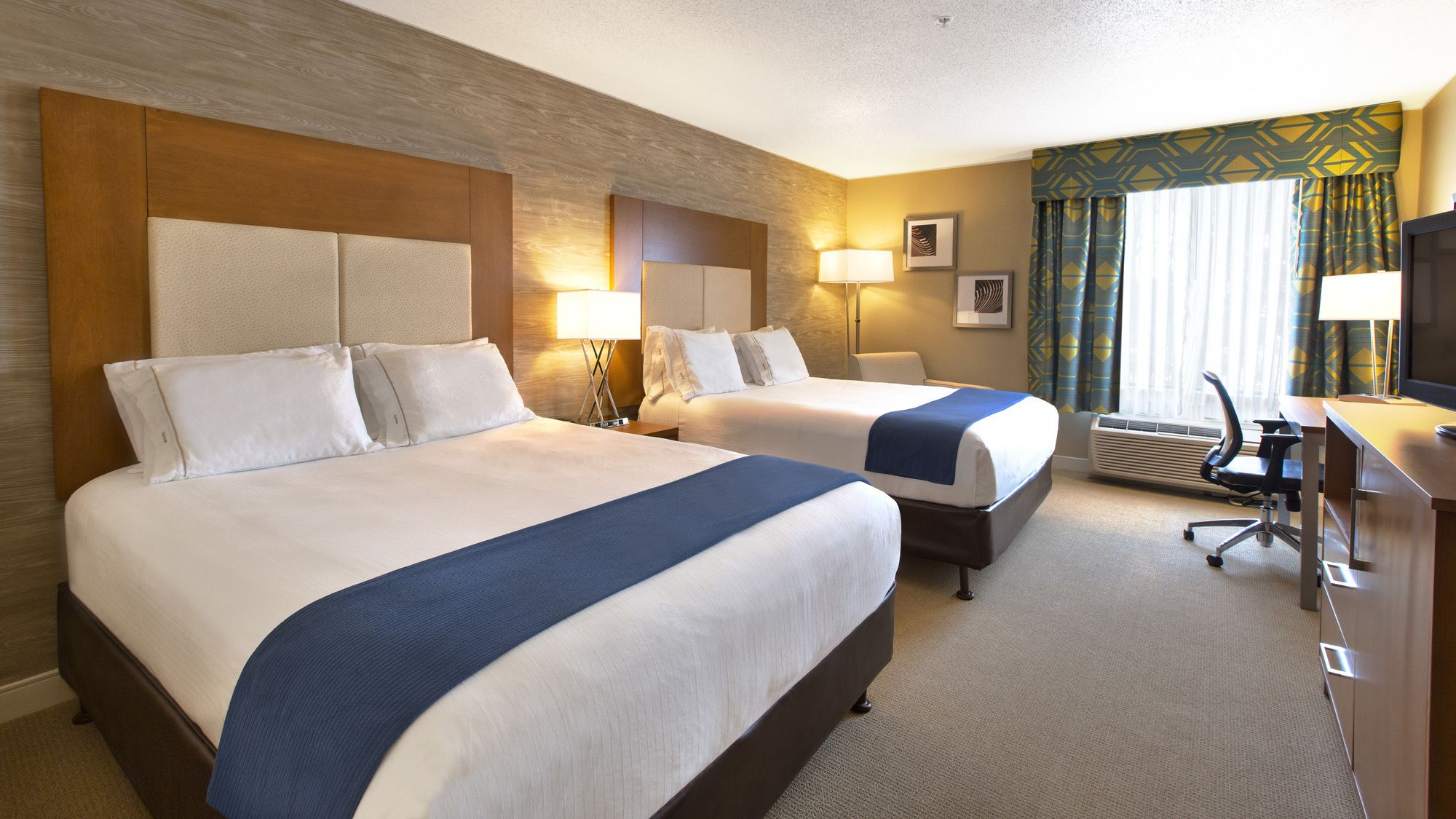 Holiday Inn & Suites Spring - The Woodlands Area