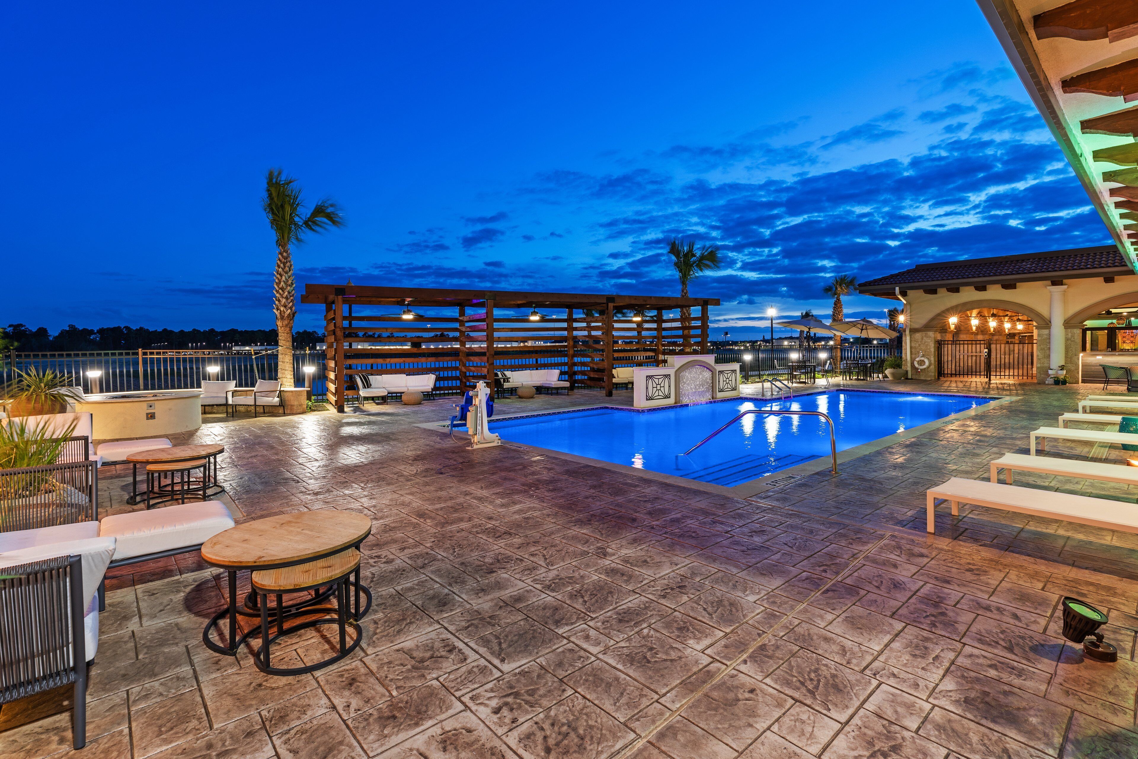 Hotel Indigo Spring – Woodlands Area