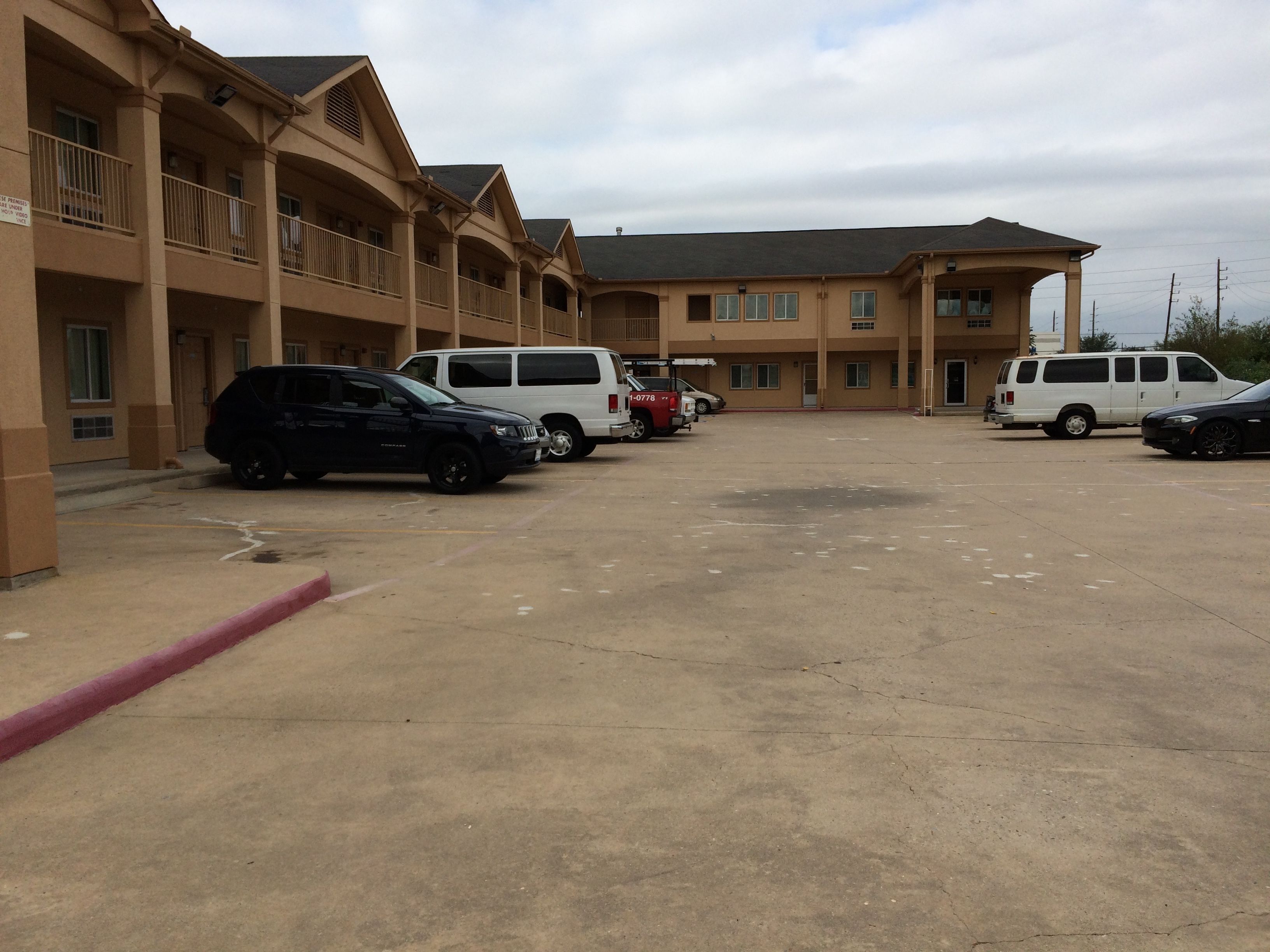 Executive Inn & Suites