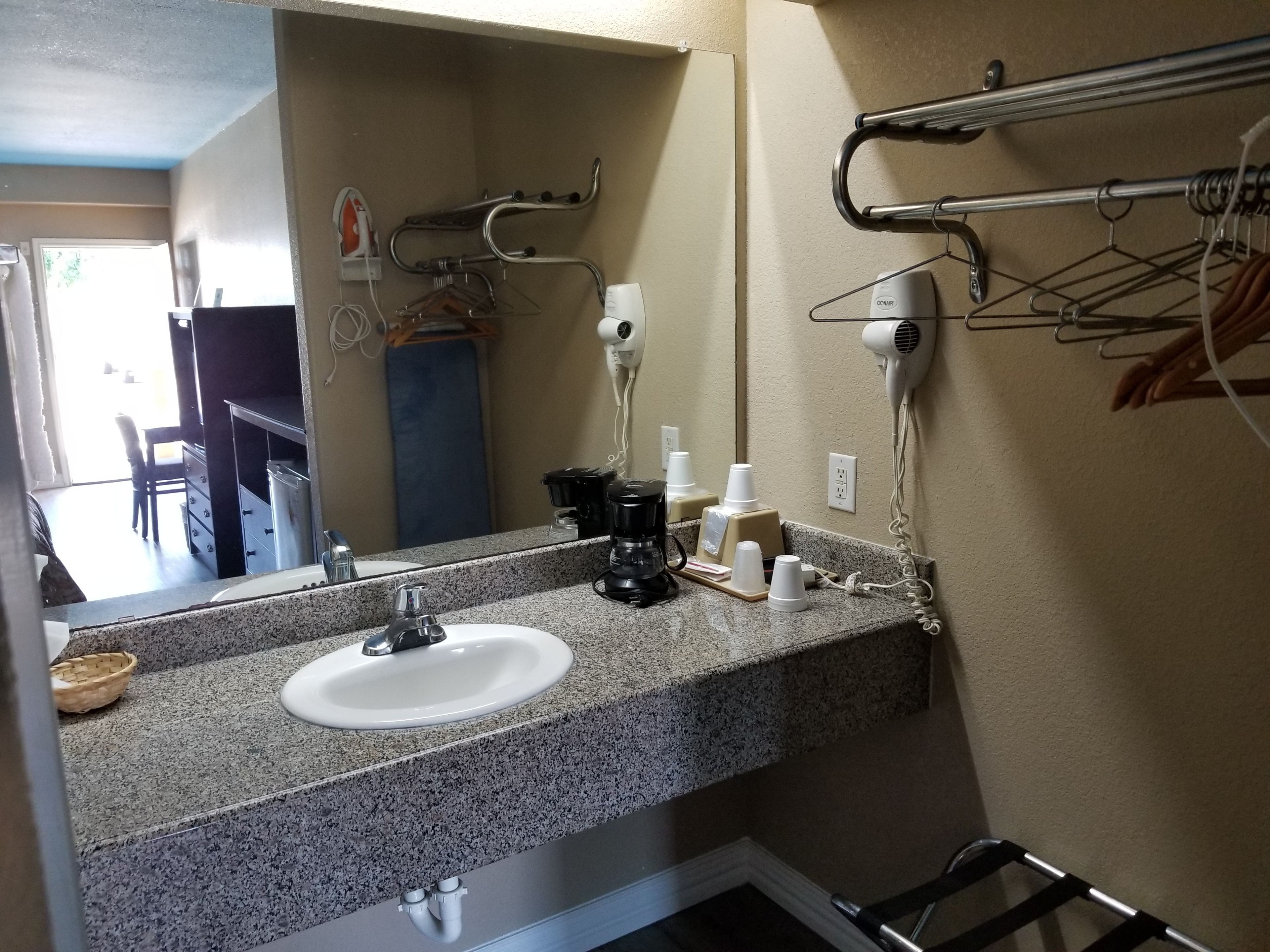 Executive Inn & Suites
