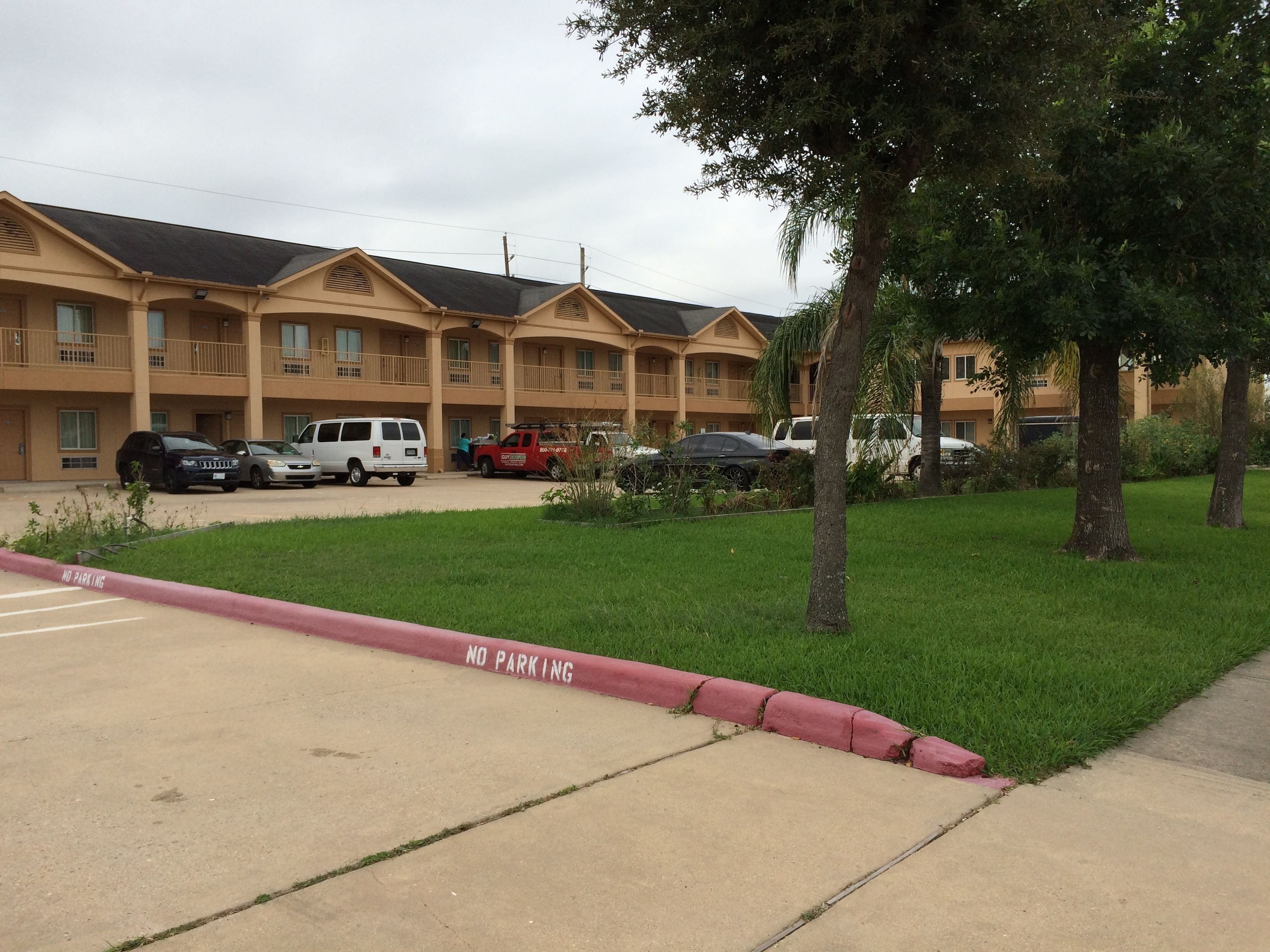 Executive Inn & Suites