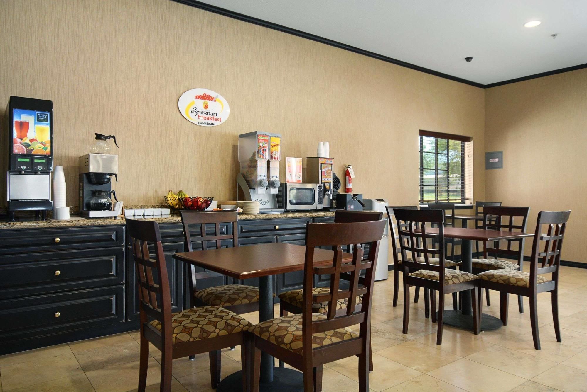 Super 8 by Wyndham Stephenville