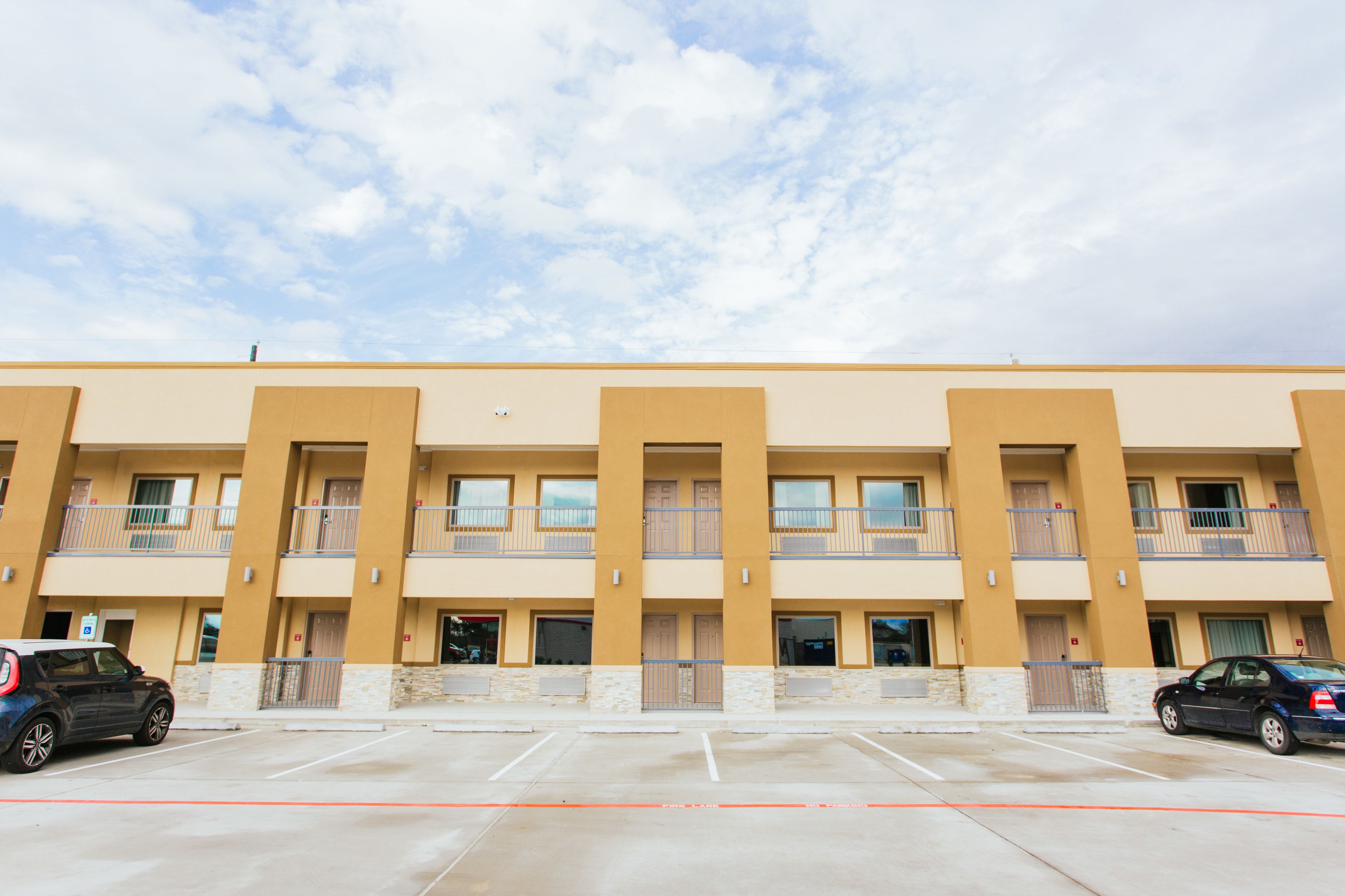 Budget Host Inn & Suites Sugar Land