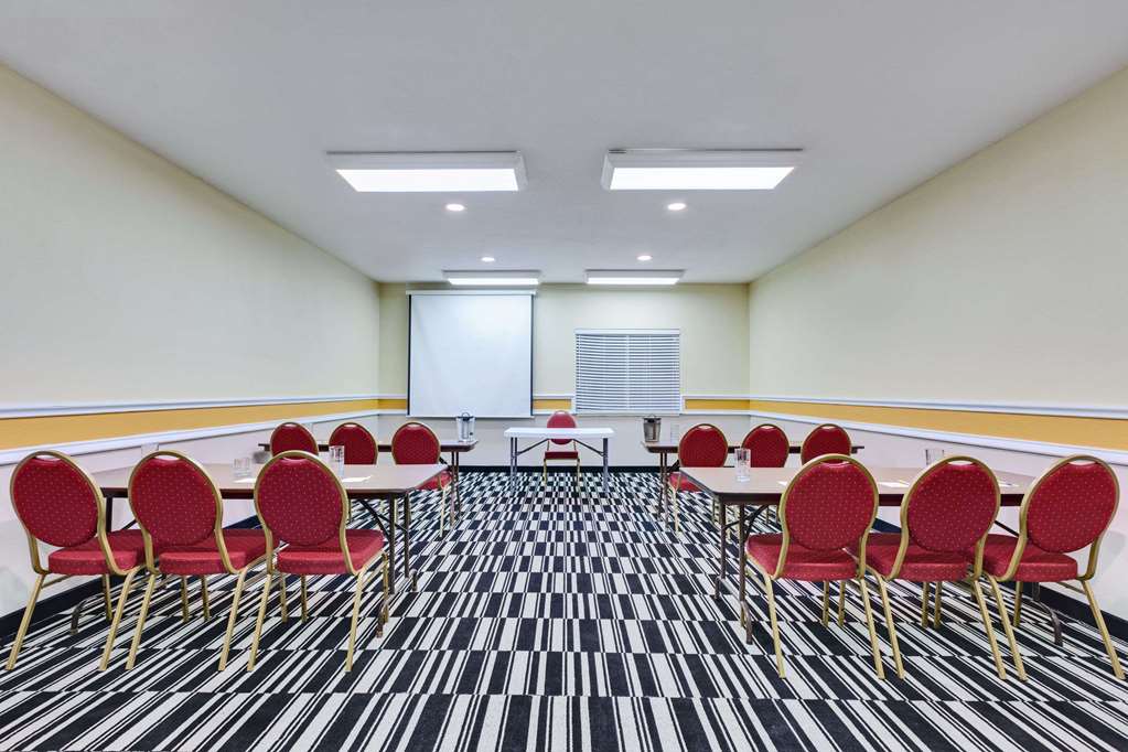 Holiday Inn Express & Suites Sulphur Springs