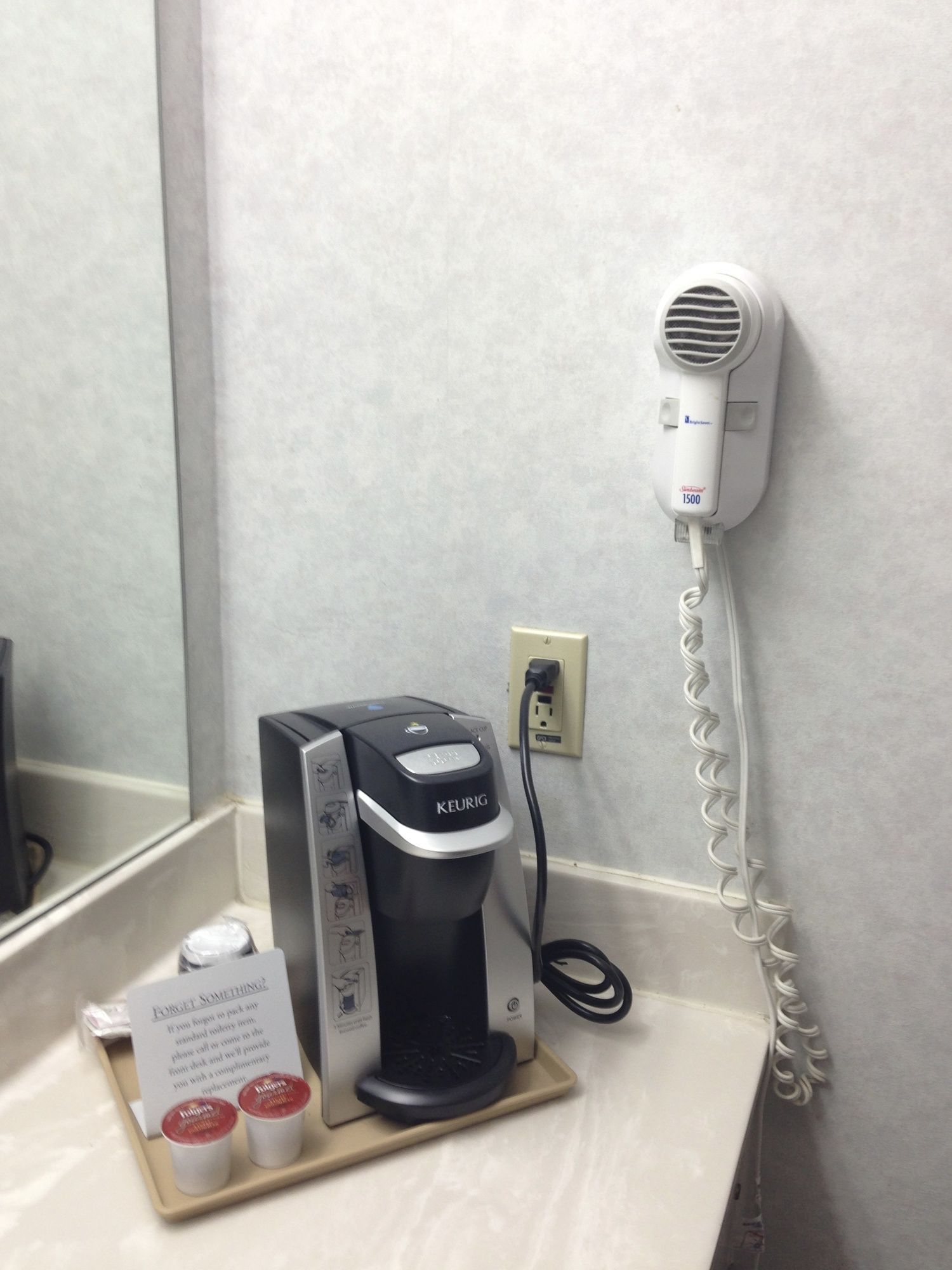 Econo Lodge Inn & Suites
