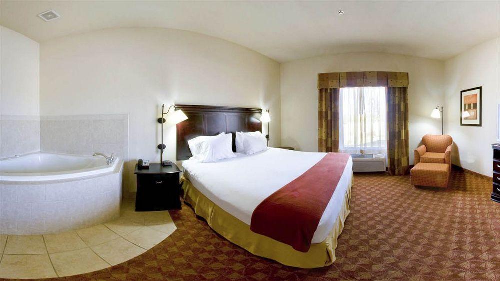 Holiday Inn Express & Suites Sweetwater