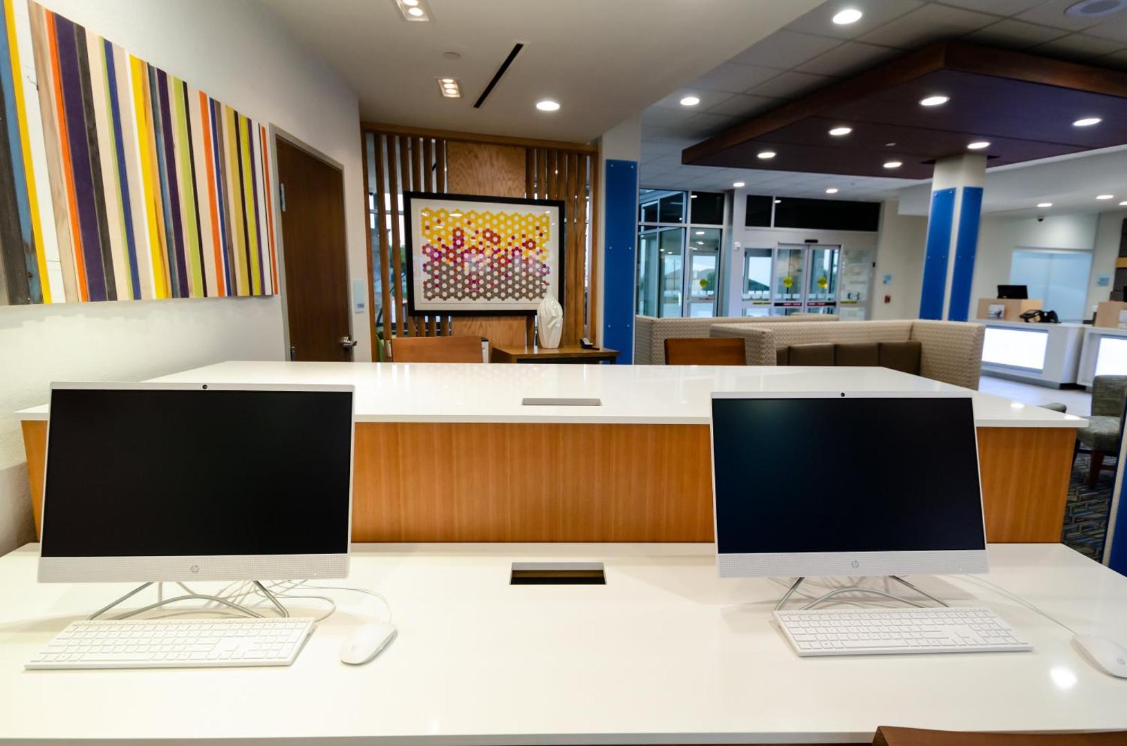 Holiday Inn Express & Suites Taylor