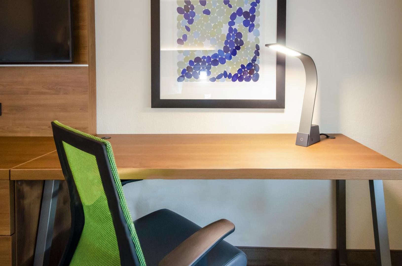 Holiday Inn Express & Suites Taylor