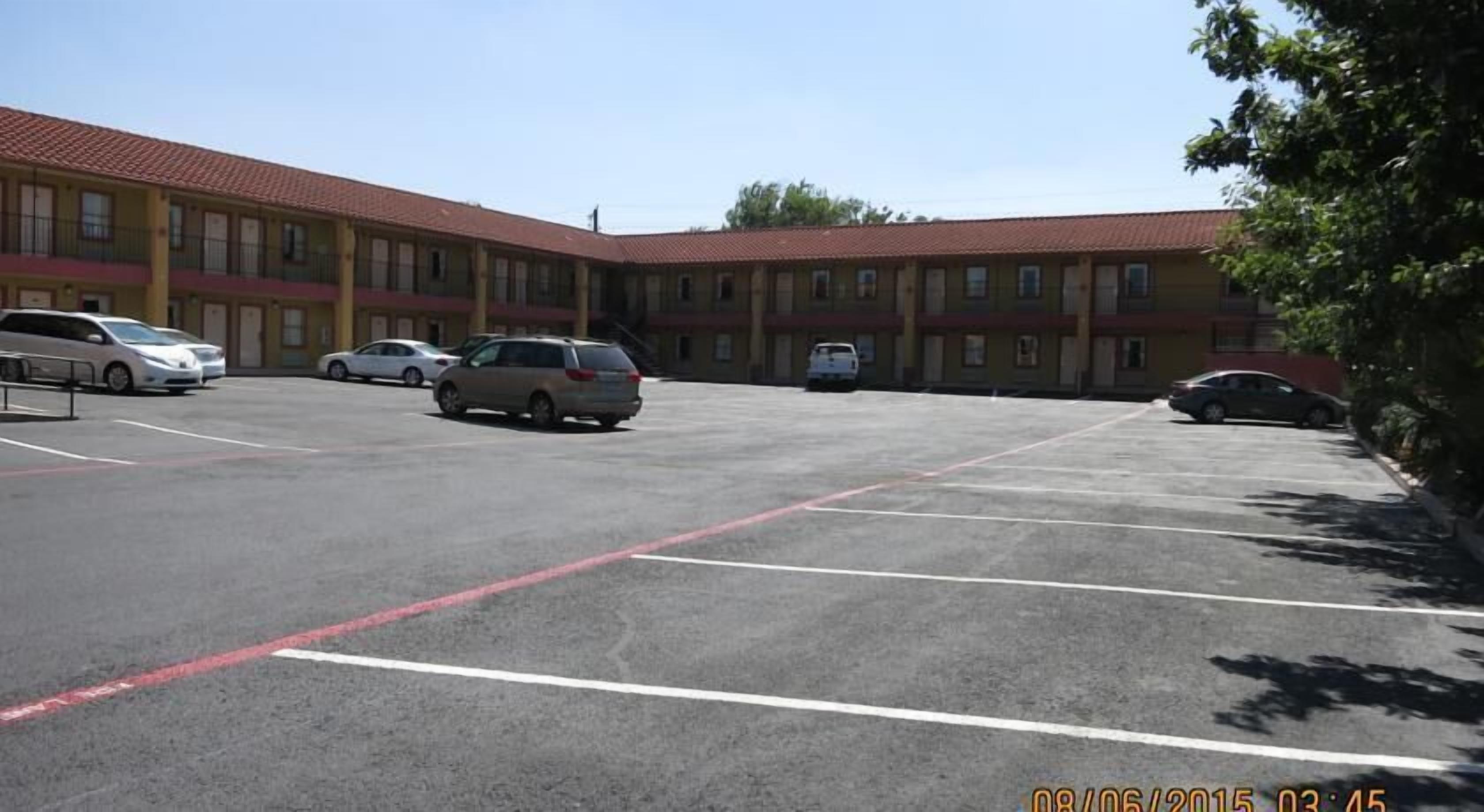 Taylor Village Inn