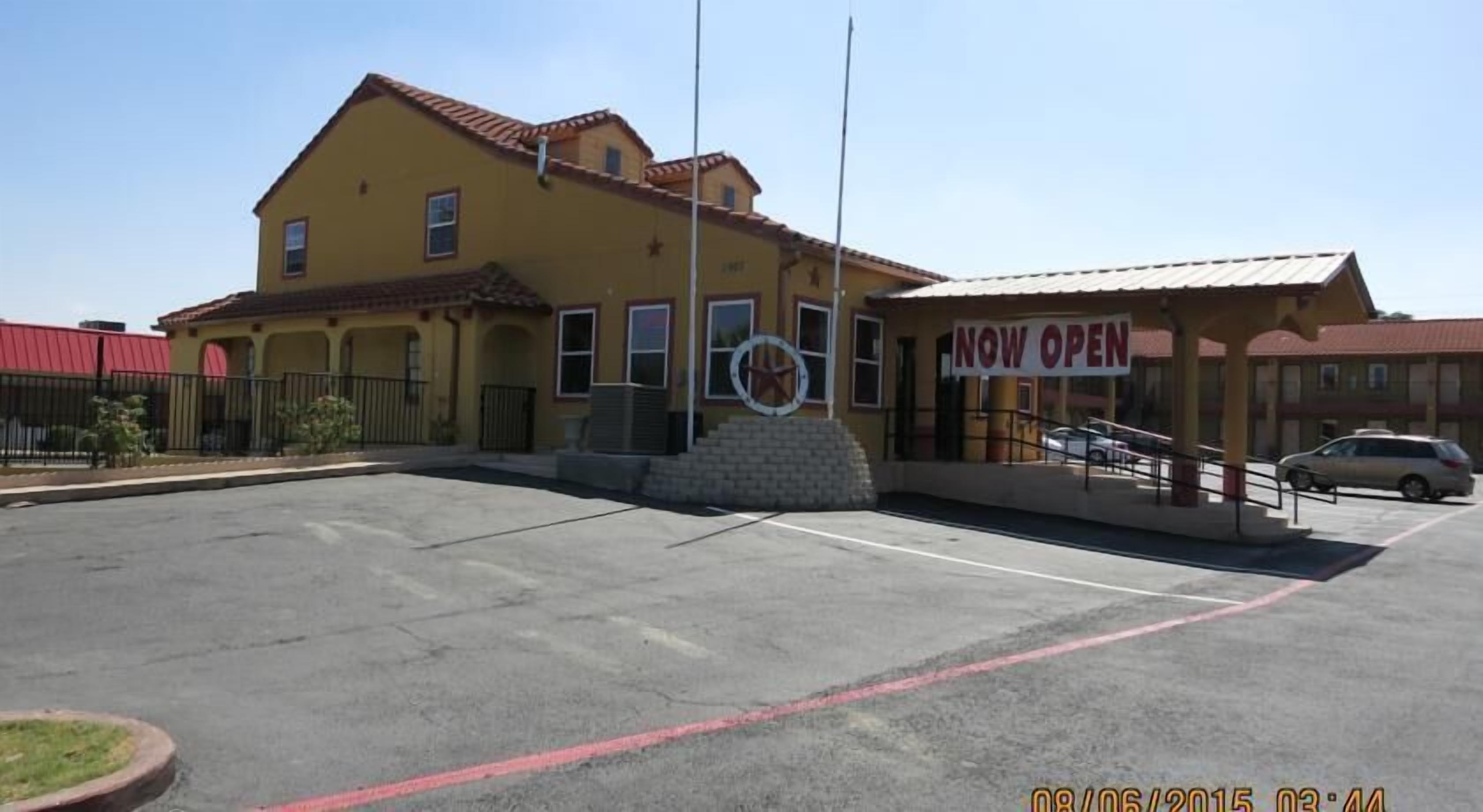 Taylor Village Inn