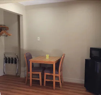 Stratford House Inn and Suites