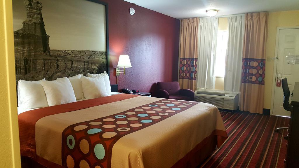 Super 8 by Wyndham Temple