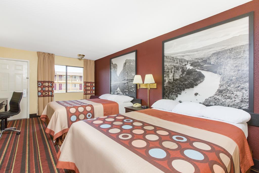 Super 8 by Wyndham Temple