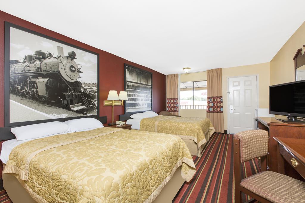 Super 8 by Wyndham Temple