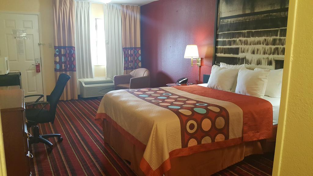 Super 8 by Wyndham Temple