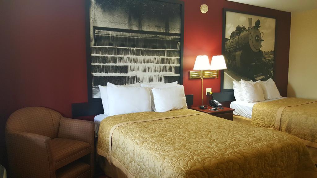 Super 8 by Wyndham Temple