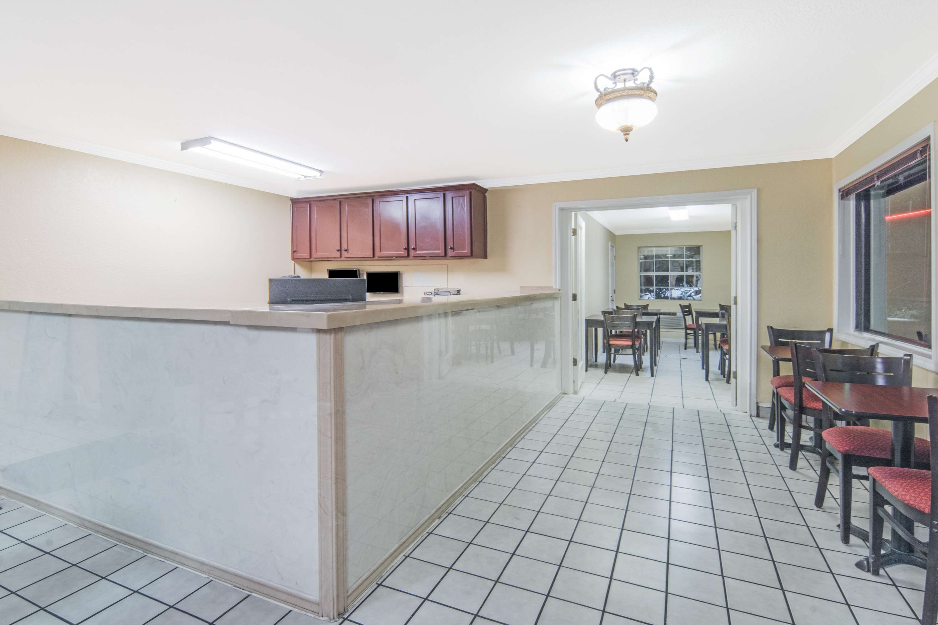 Super 8 by Wyndham Temple