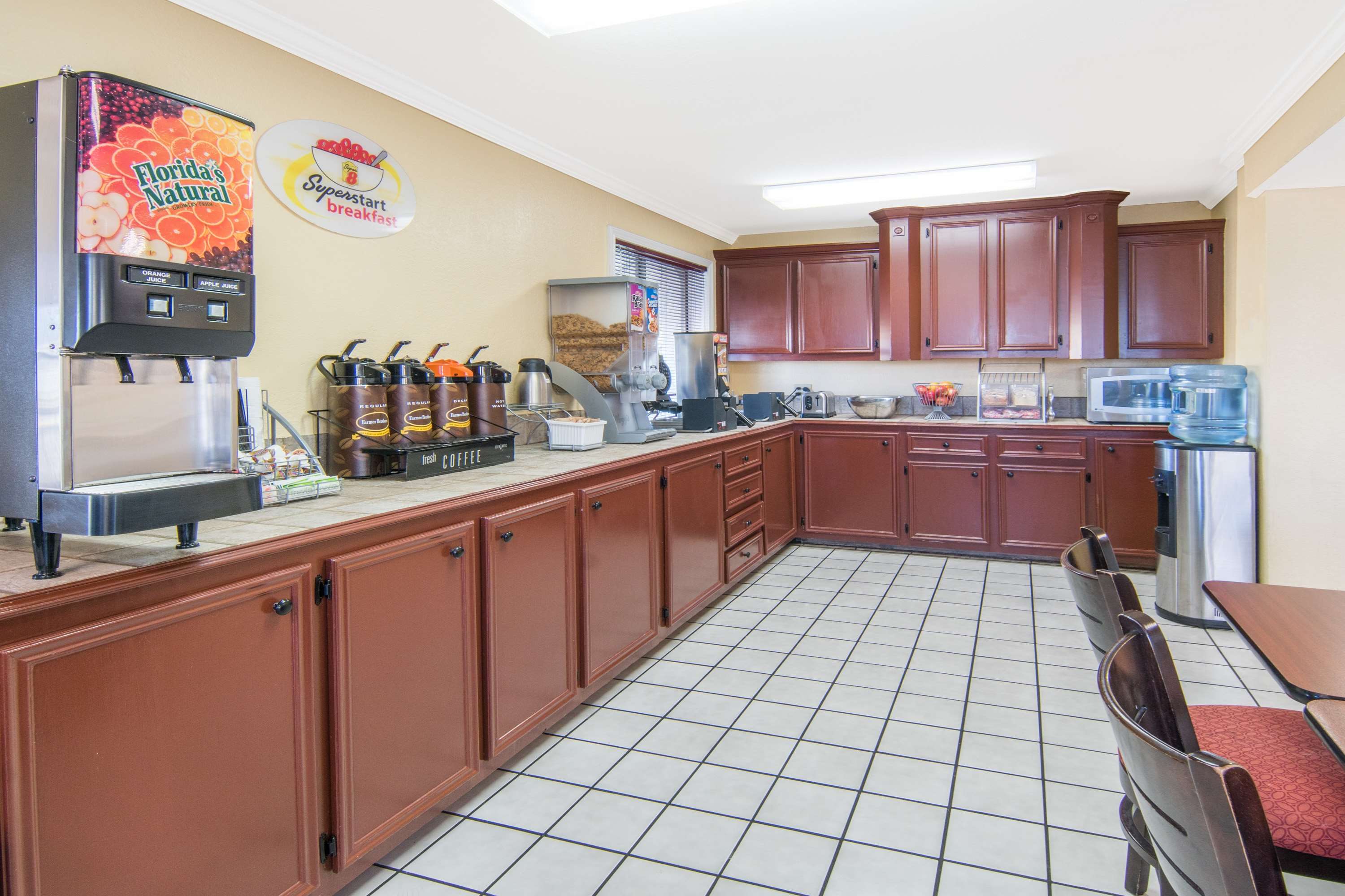 Super 8 by Wyndham Temple