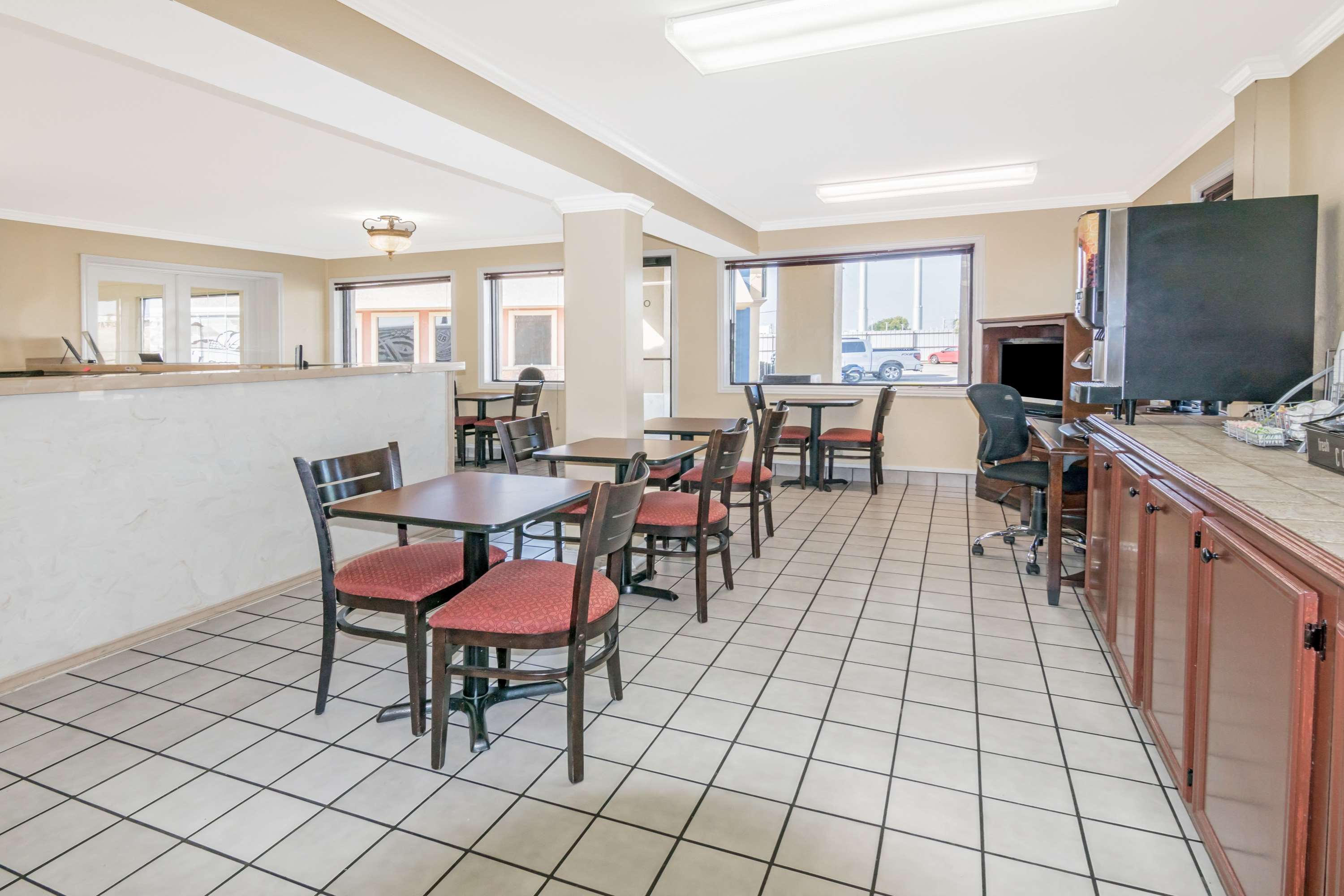 Super 8 by Wyndham Temple