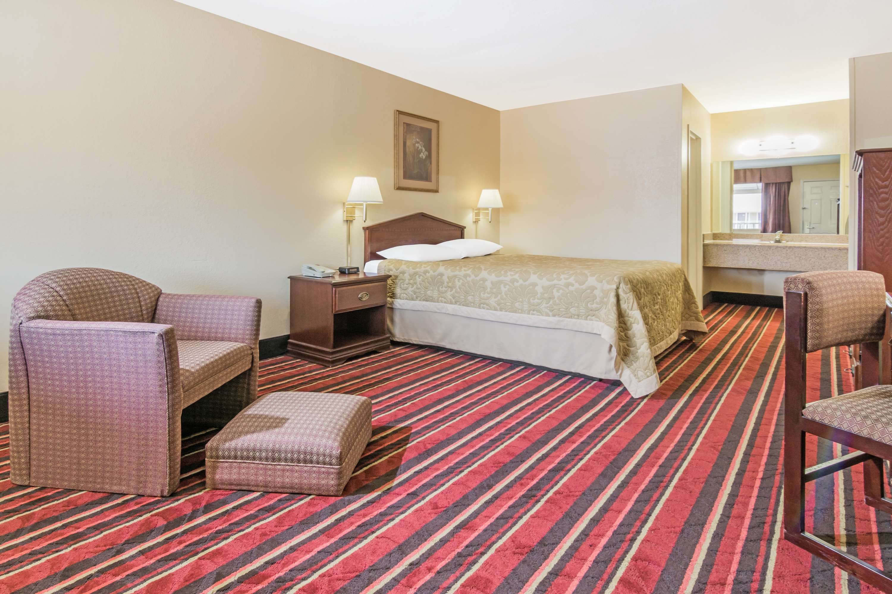 Super 8 by Wyndham Temple