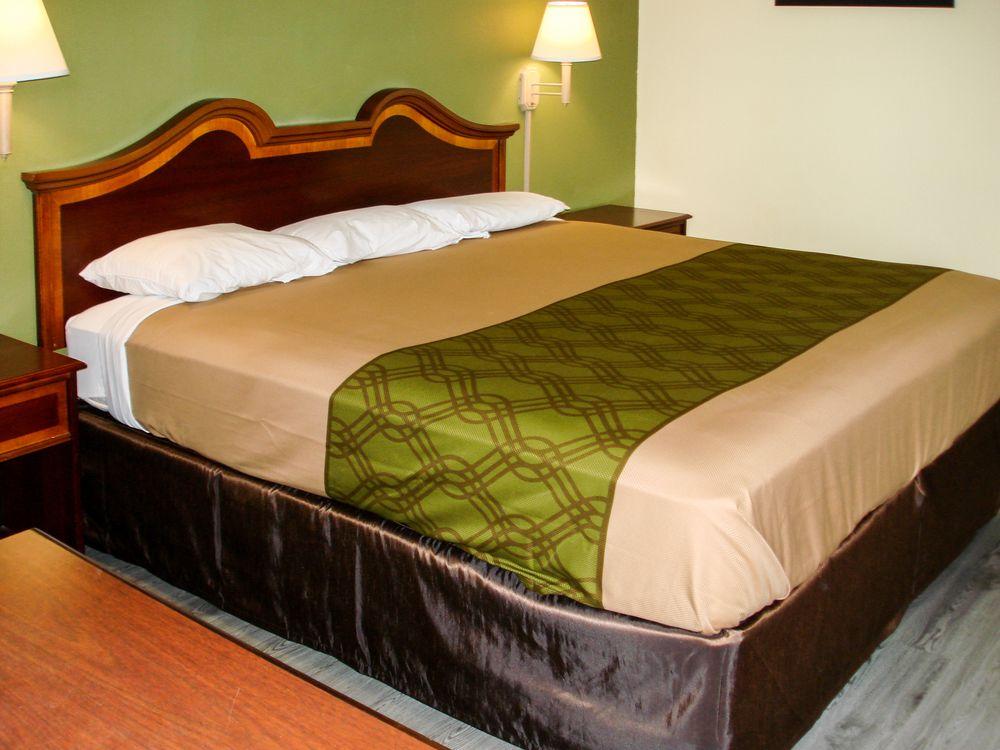 Econo Lodge Texarkana I-30