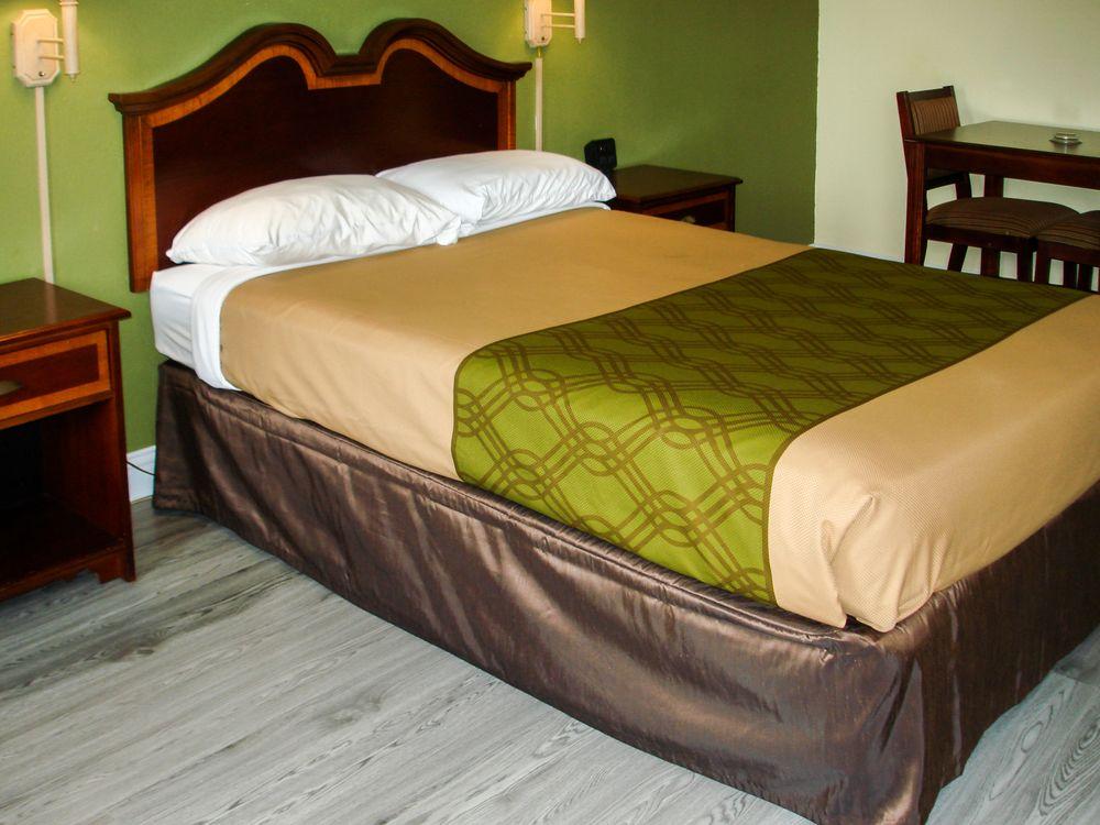 Econo Lodge Texarkana I-30