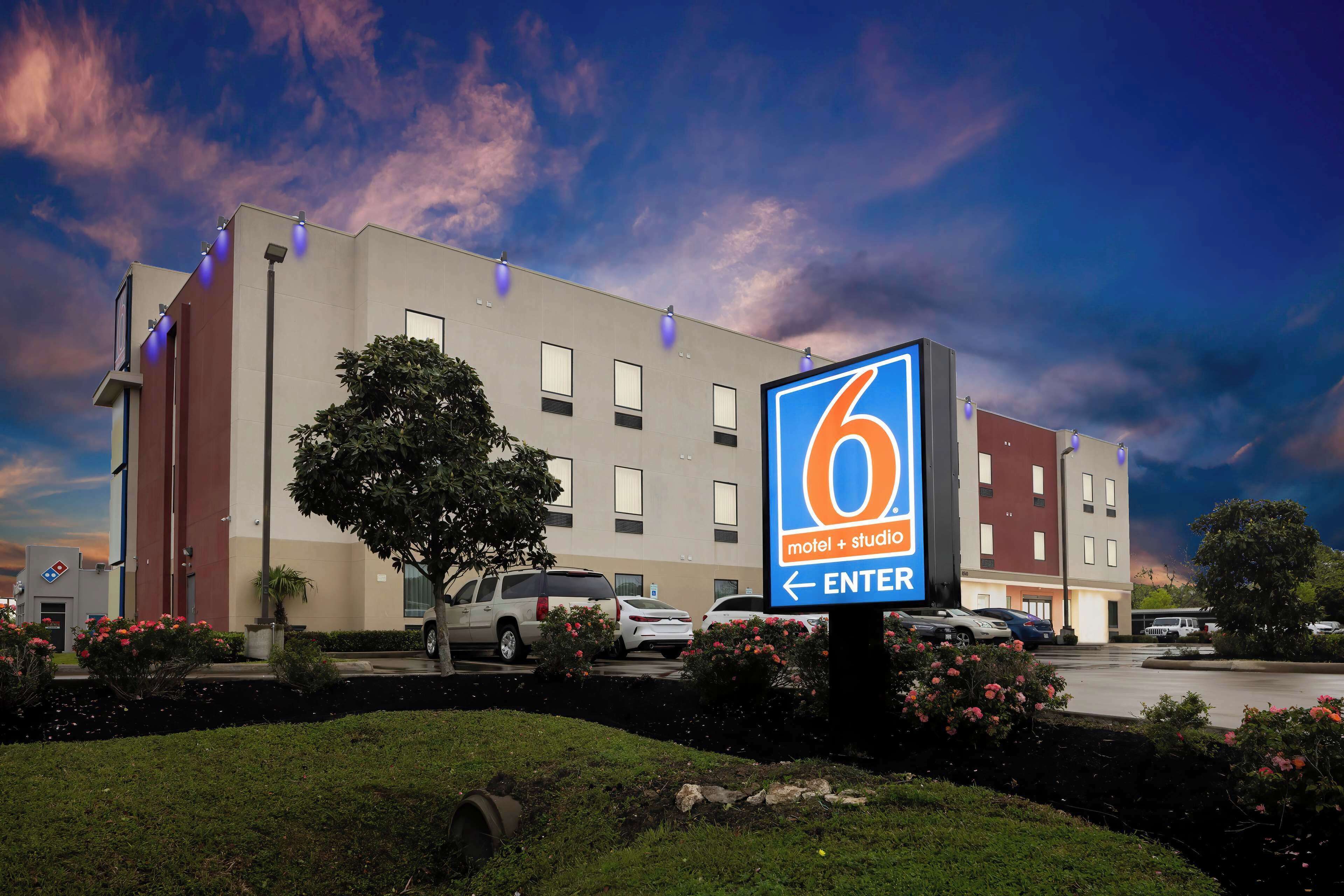 Studio 6 Suites Texas City, TX – I-45 South