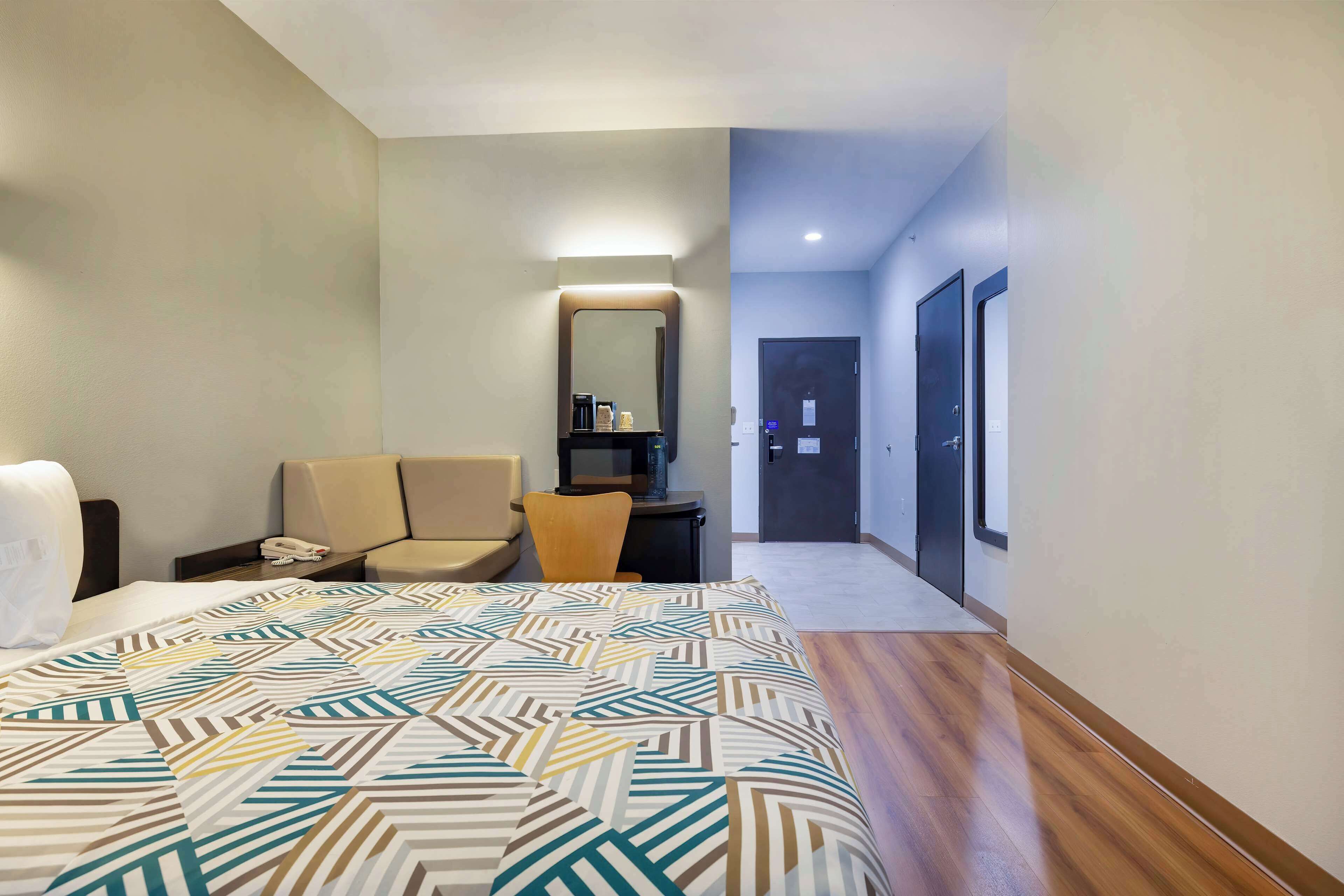 Studio 6 Suites Texas City, TX – I-45 South