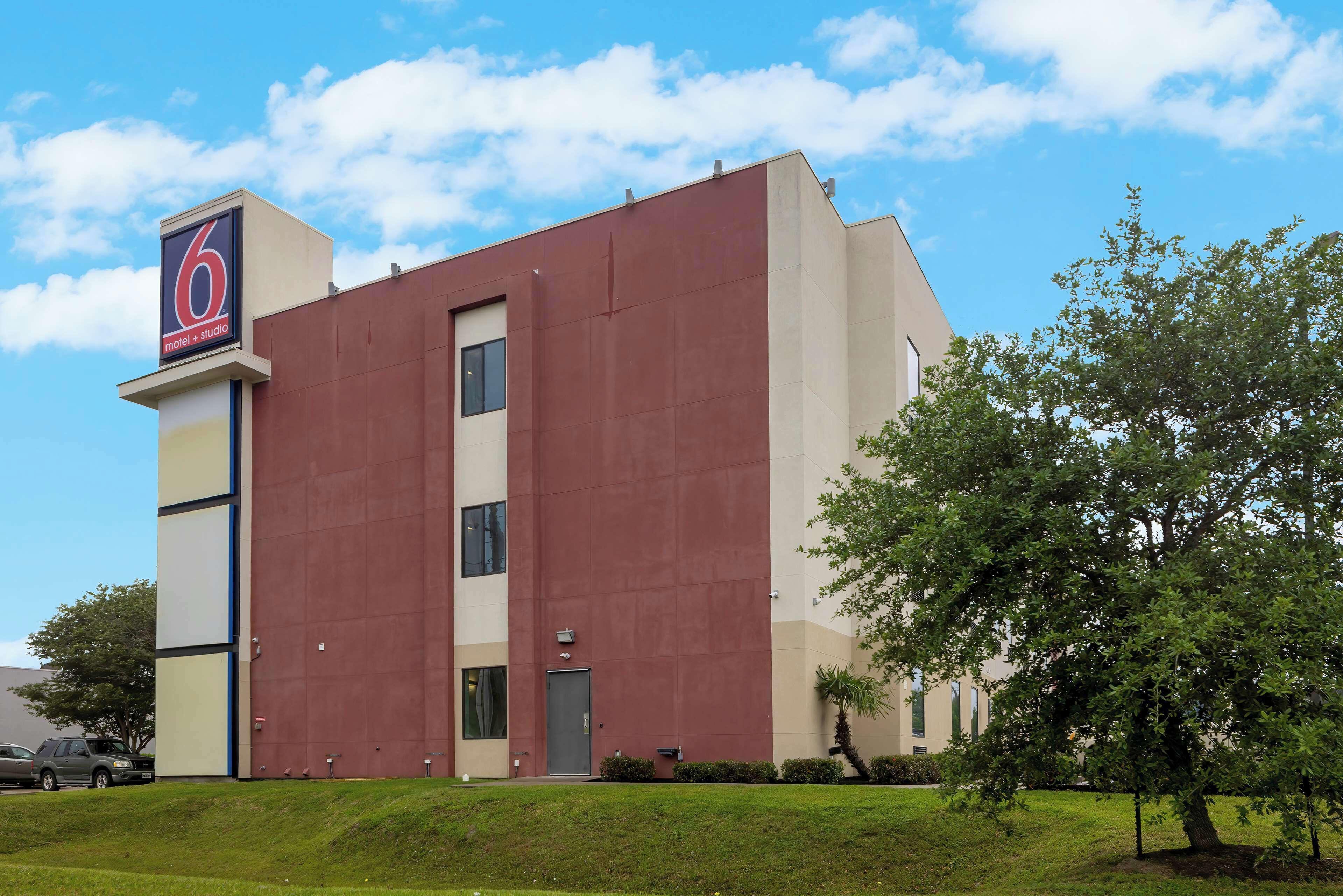 Studio 6 Suites Texas City, TX – I-45 South