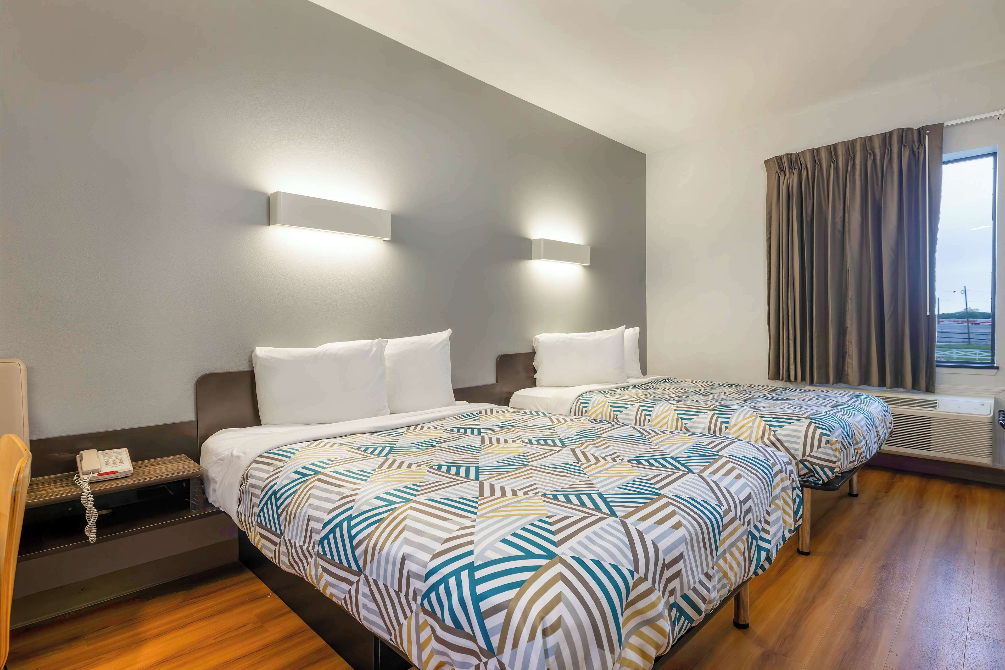 Studio 6 Suites Texas City, TX – I-45 South