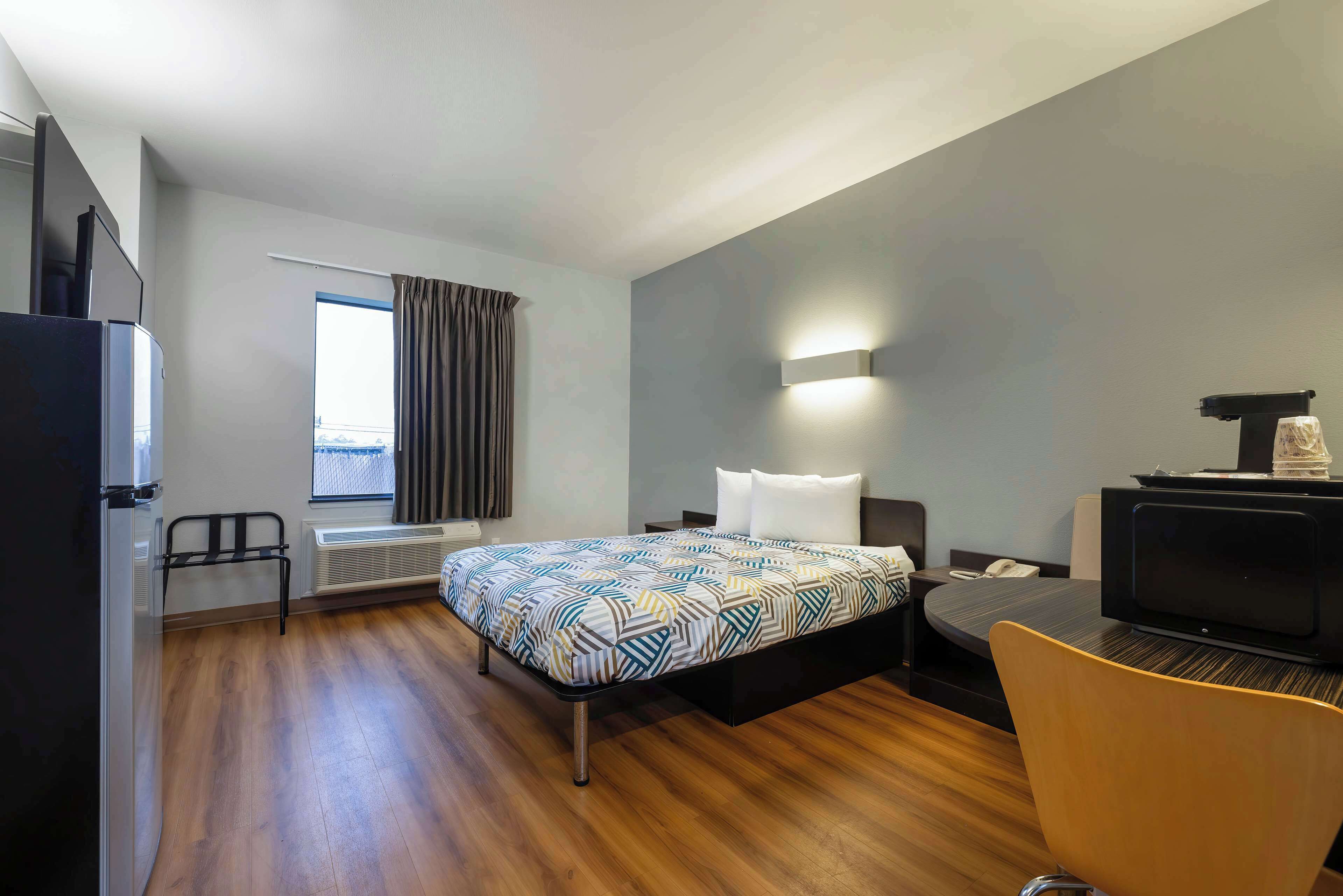 Studio 6 Suites Texas City, TX – I-45 South