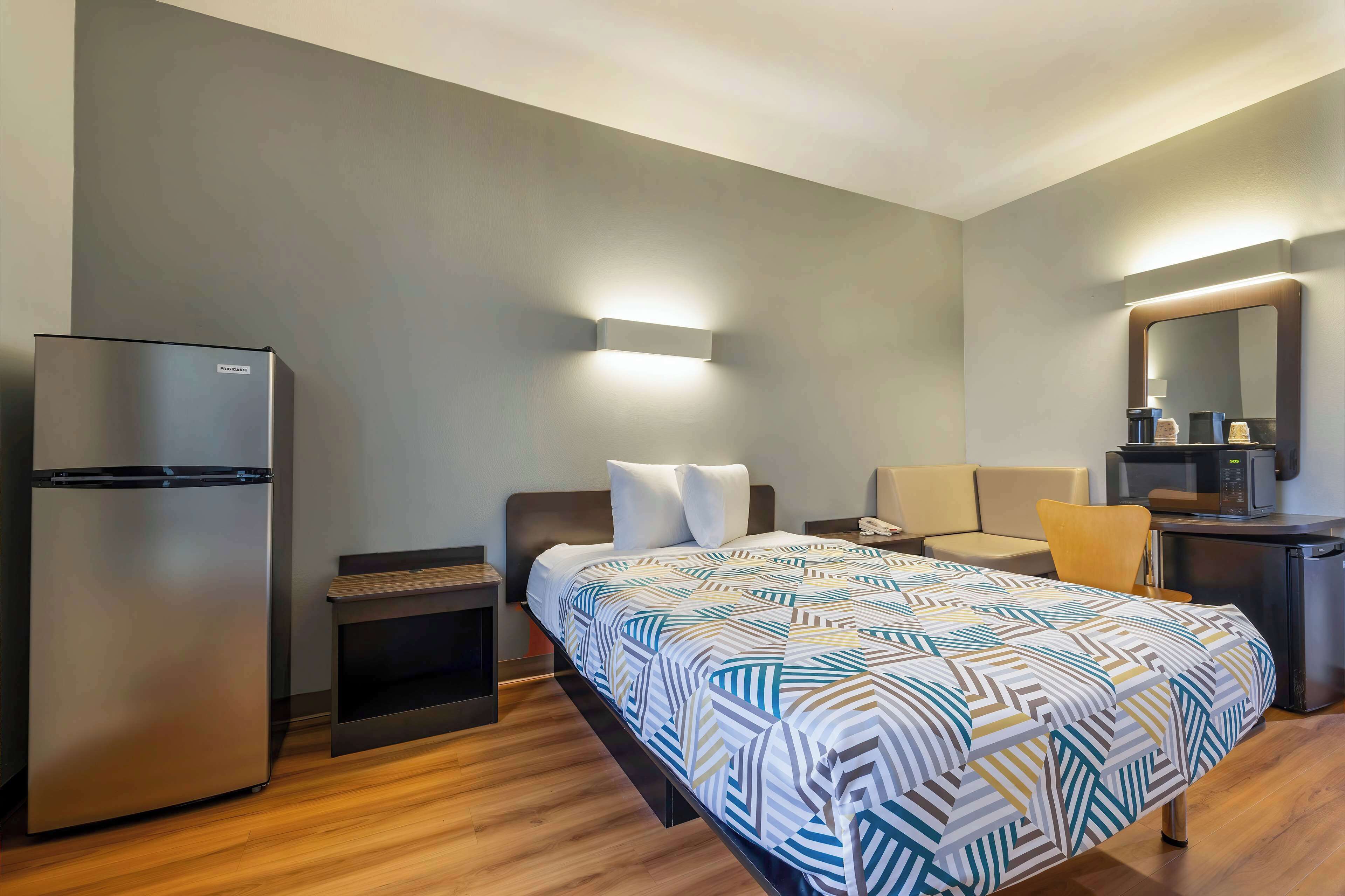 Studio 6 Suites Texas City, TX – I-45 South