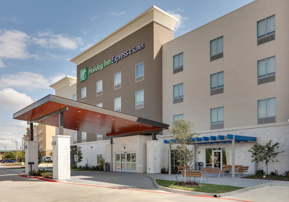 Holiday Inn Express & Suites Plano The Colony