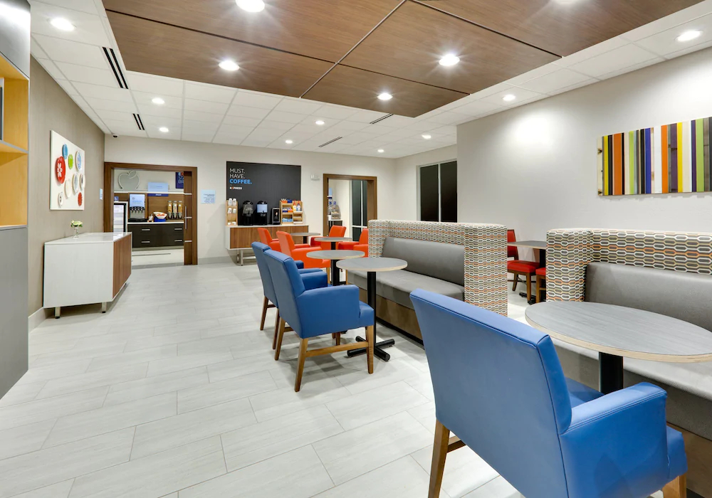 Holiday Inn Express & Suites Plano The Colony