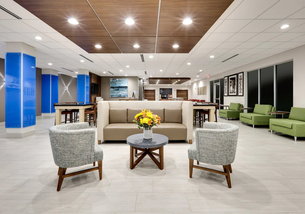 Holiday Inn Express & Suites Plano The Colony