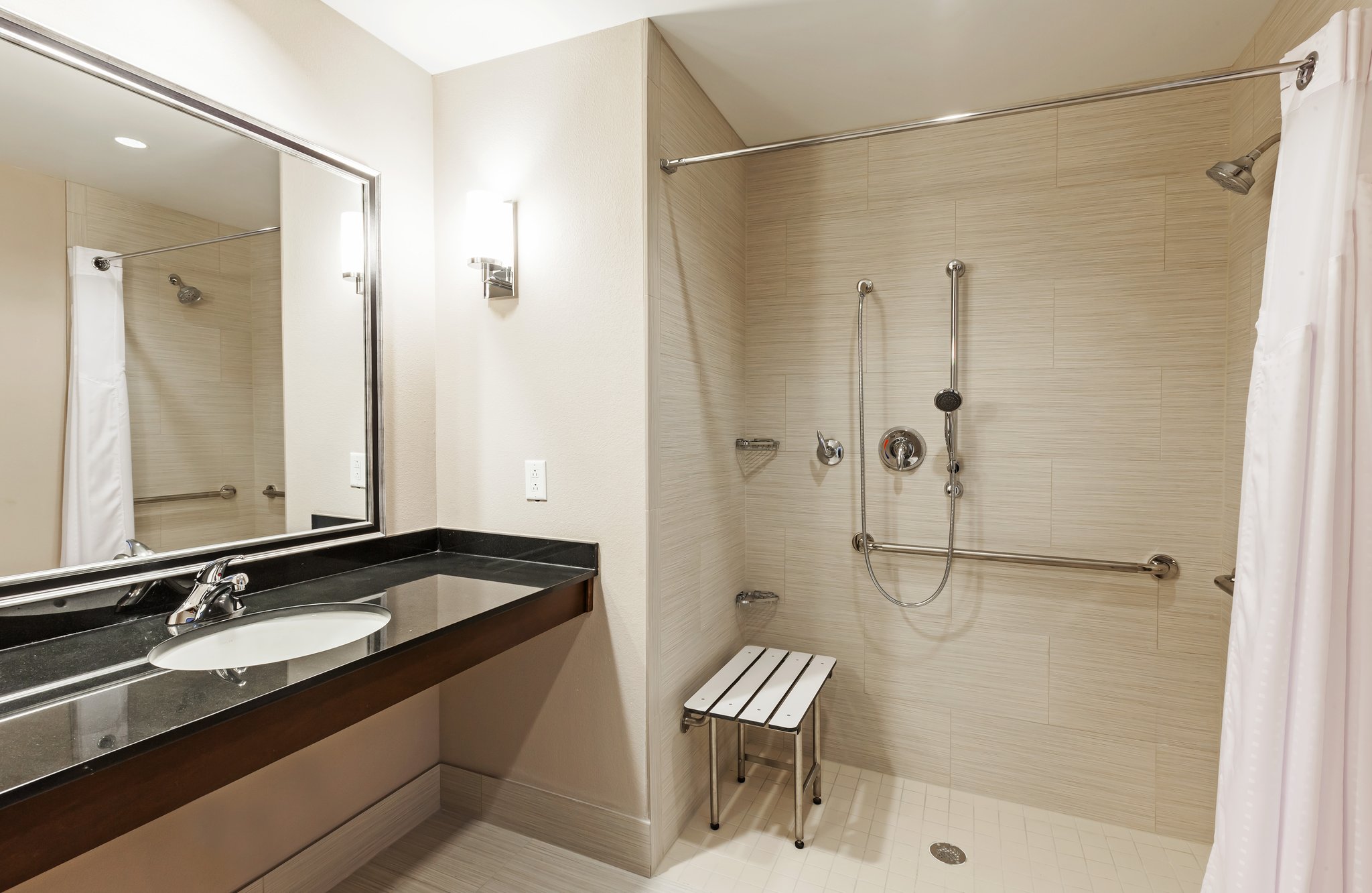 Clarion Hotel The Colony Plano West