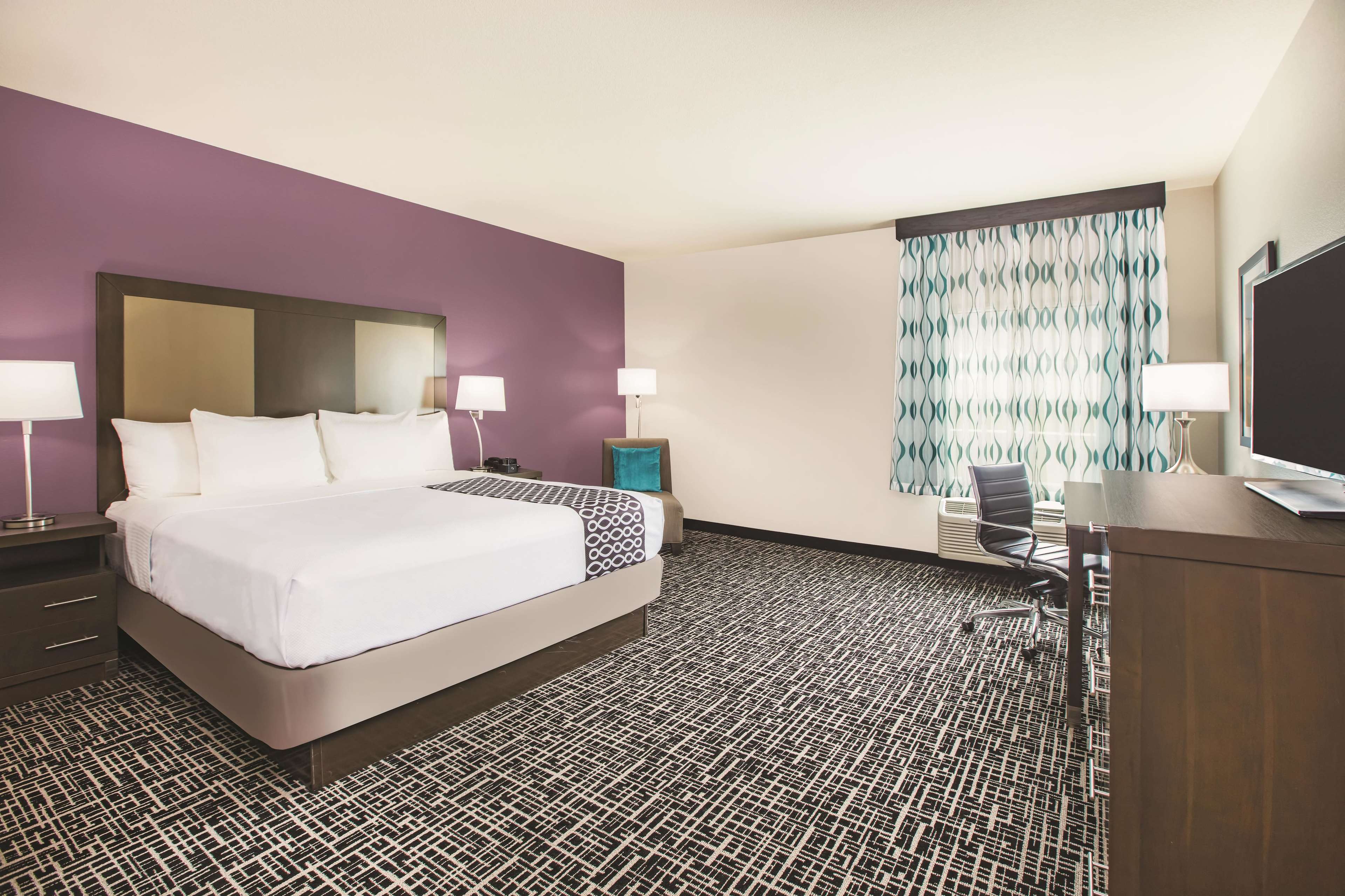 La Quinta Inn & Suites by Wyndham Dallas Plano - The Colony
