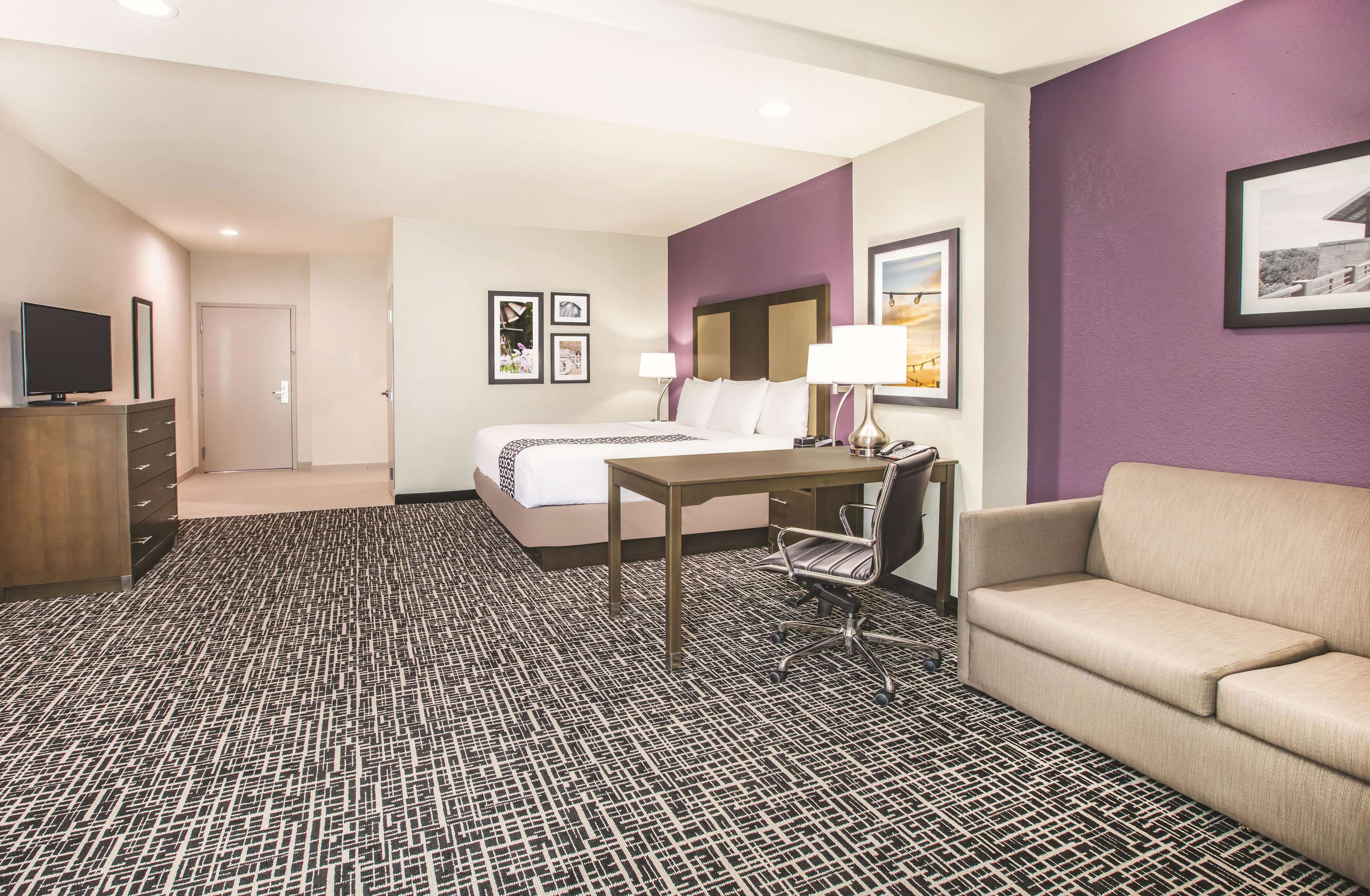 La Quinta Inn & Suites by Wyndham Dallas Plano - The Colony
