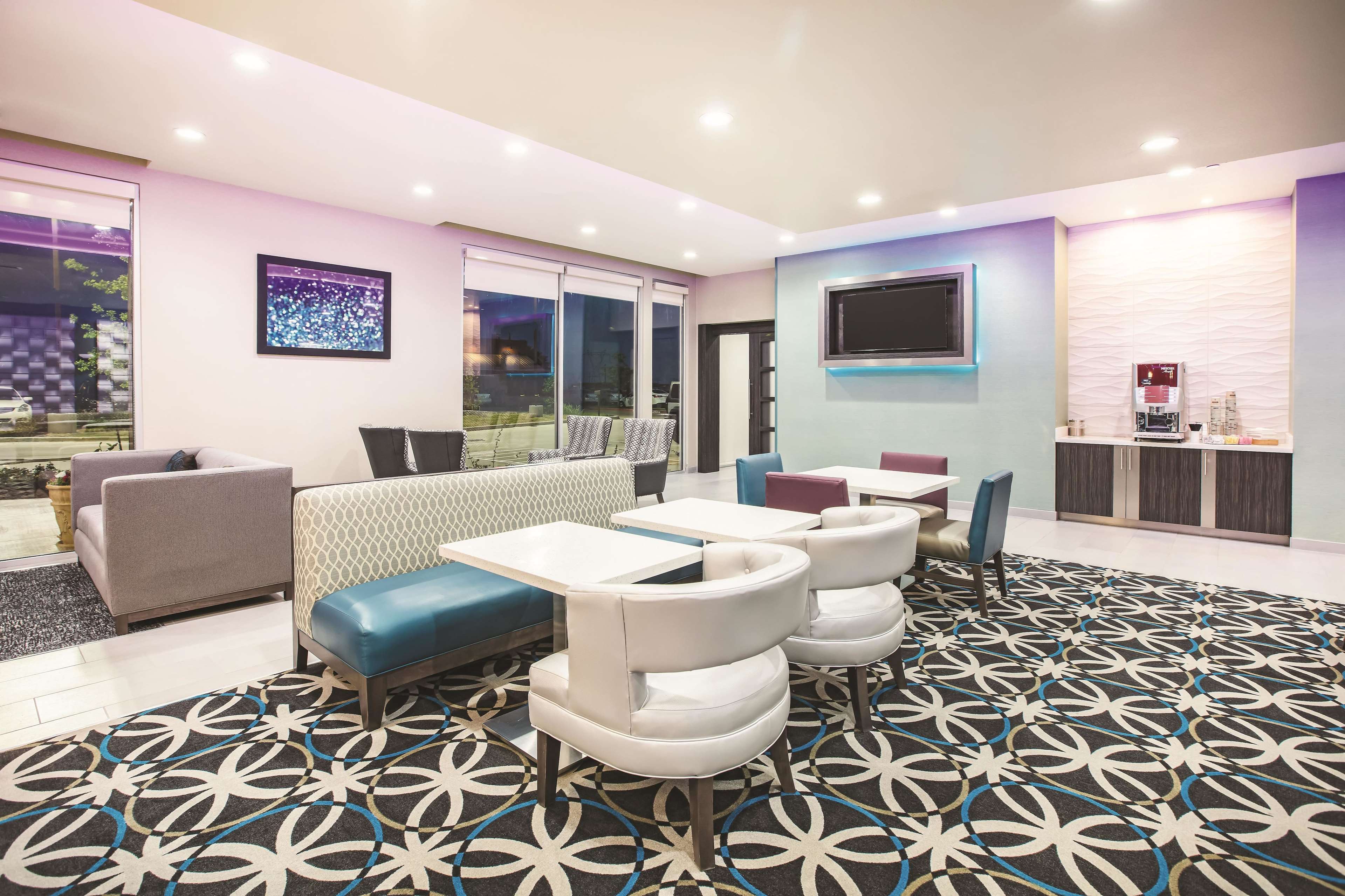 La Quinta Inn & Suites by Wyndham Dallas Plano - The Colony
