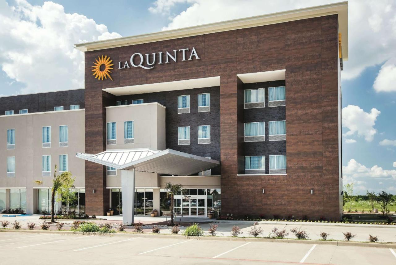 La Quinta Inn & Suites by Wyndham Dallas Plano - The Colony