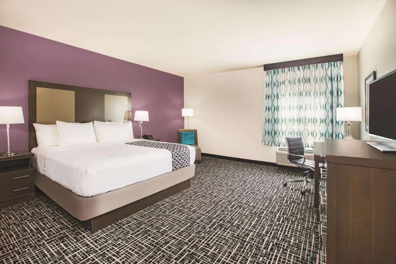 La Quinta Inn & Suites by Wyndham Dallas Plano - The Colony