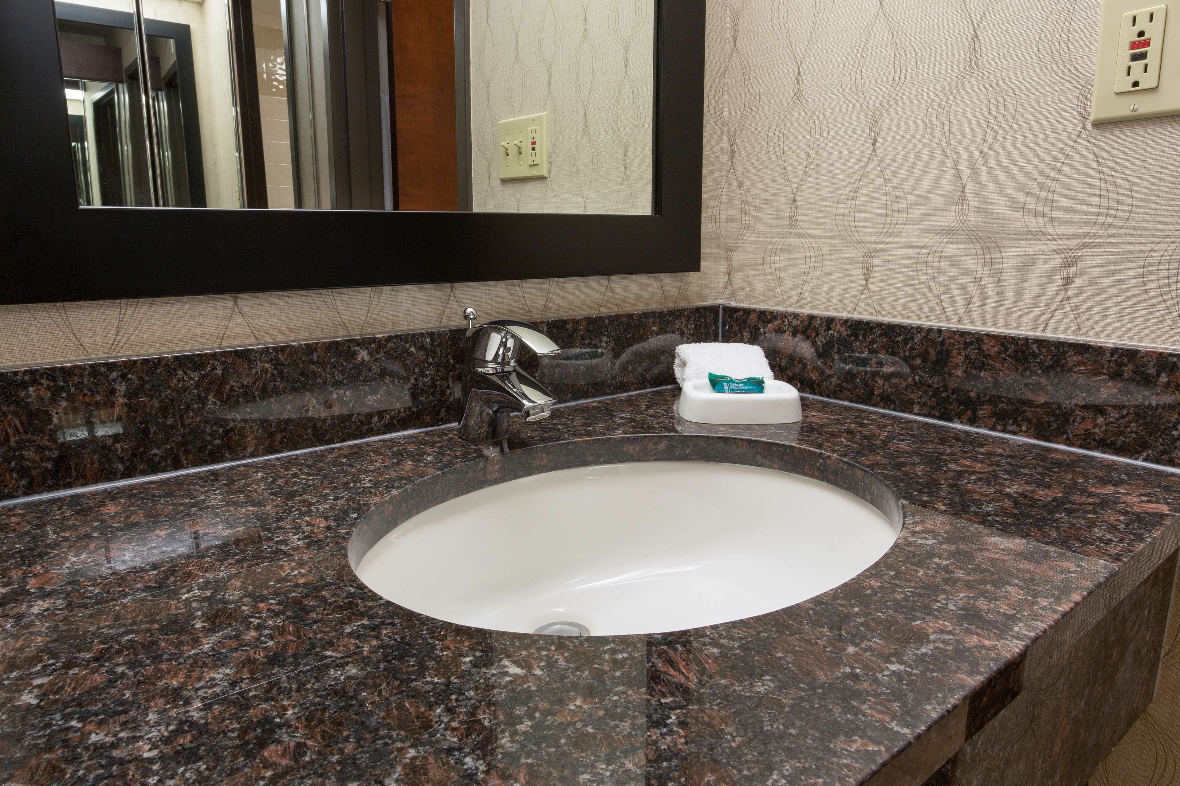 Heritage Inn & Suites The Woodlands, Trademark by Wyndham