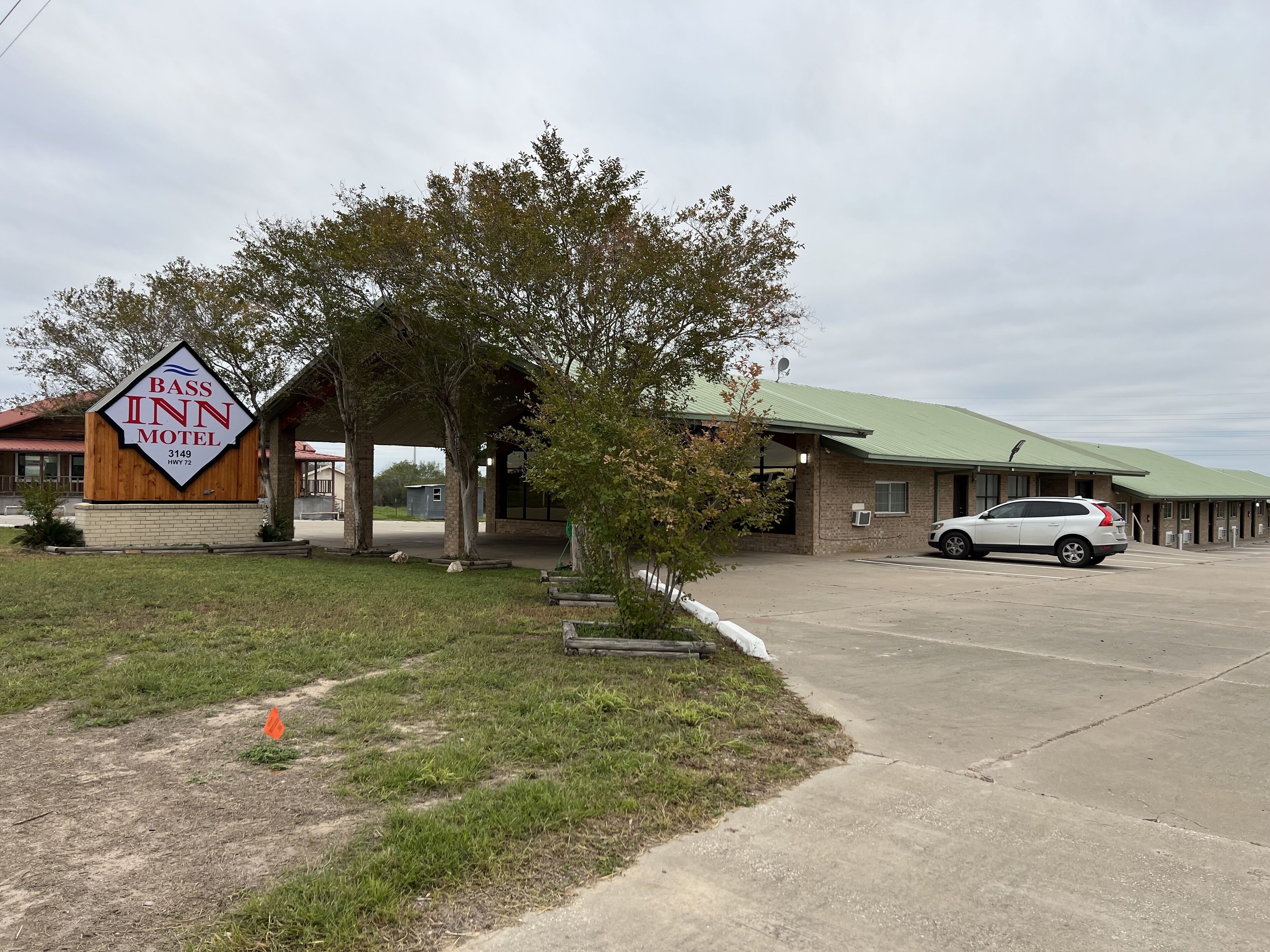 Bass Inn Motel