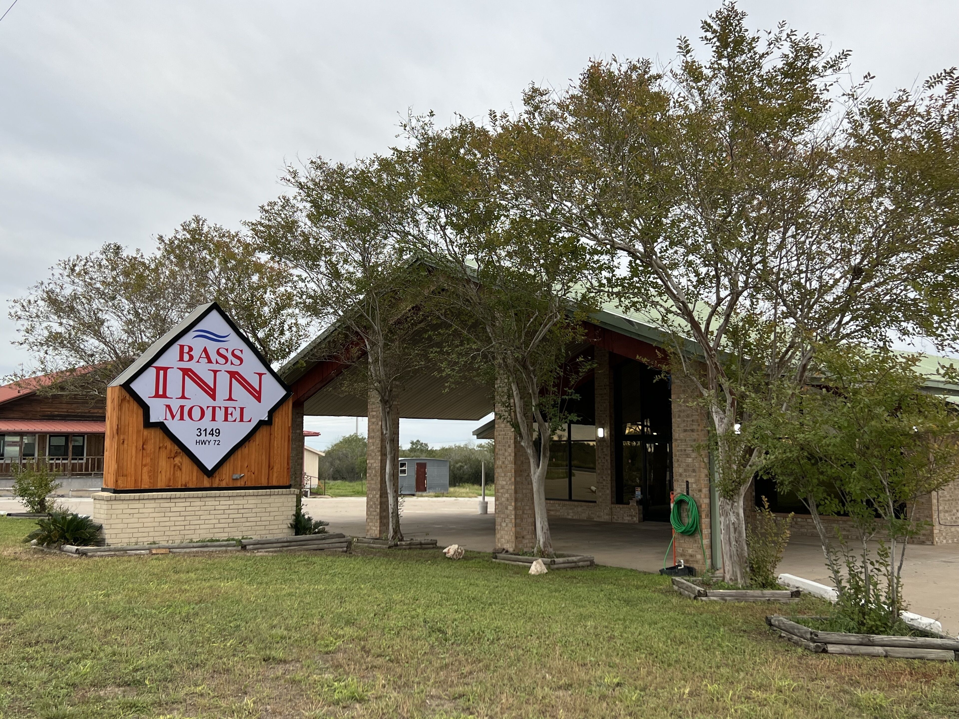 Bass Inn Motel