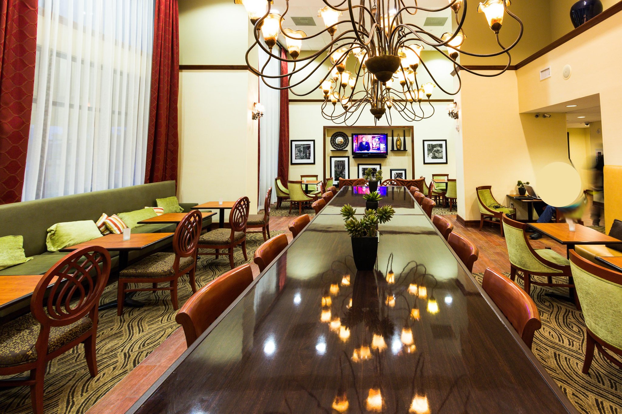 Hampton Inn & Suites Tomball