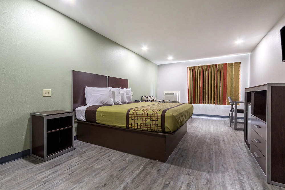 Scottish Inn & Suites