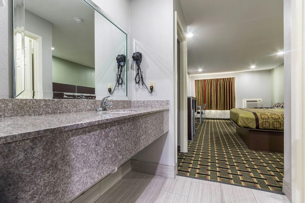 Scottish Inn & Suites