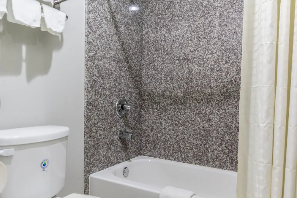 Scottish Inn & Suites