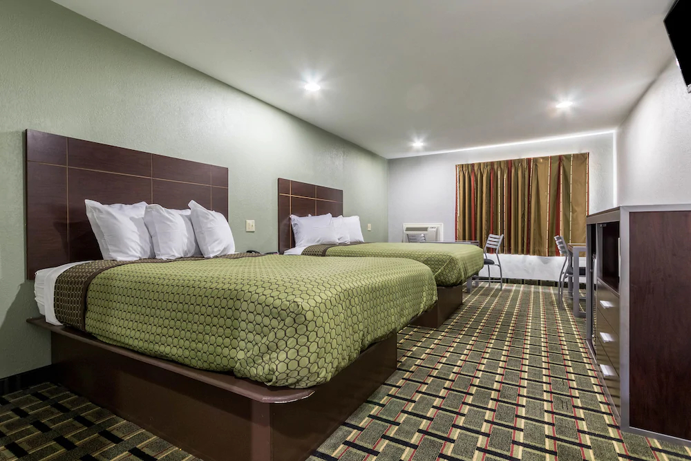 Scottish Inn & Suites