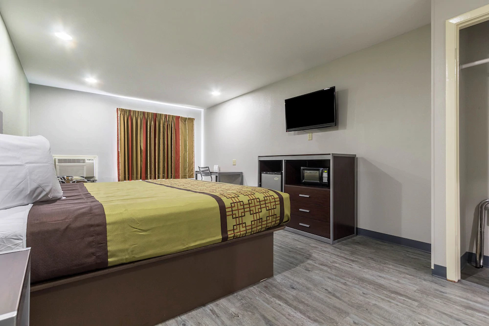 Scottish Inn & Suites